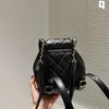Guld mini designer väska ryggsäck skolväskor påsar knapp kvinnor backflip läder mode kedja handväska diamantkontroll koppling