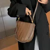 Sacos de noite Vintage Chains Bucket para Mulheres Inverno PU Couro Moda Plissada Bolsas Senhora Escritório Versátil Crossbody