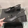 샌들에 디자이너 슬립 힐 5.5cm 조절 가능한 발목 버클 레트로 블랙 슬라이드 야외 레저 신발 퀼트 질감