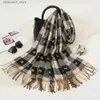 Halsdukar Hot Selling Winter Cashmere Tassel Shawls Heart Shape Plaid tryckt Hijab för kvinna Fashion Outdoor Pashmina Scarf 180*70cm Q240111