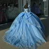 Mexicaans hemelsblauw van de schouderbaljurk Quinceanera kralen kantapparatuur lange mouwen verjaardagjurken zoet 16 jurk 0431