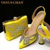 Chan amarelo elegante bowknot apontou toe sapatos femininos de salto alto sandálias elegantes boca rasa conjunto saco feminino 240110