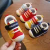 Spring Infant Shoes Buty Dziewczęta chłopcy swobodny płótno buty miękki dno wygodne bez poślizgu dziecięce dziecko butów butów 240110