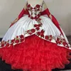 Weiße satin mexikanische rote rosen sticke quinceanera kleider tull mit bogenkugel geburtstagskleid pee-up süß 16 kleie