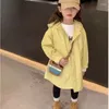 Куртки для девочек, детское пальто, весна-осень 2024, корейская детская ветровка с капюшоном, детская длинная куртка