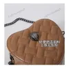 Designer Kurt Geiger Borsa a tracolla a forma di cuore Borsa a tracolla a catena con cuore amoroso per San Valentino Borsa da sera pochette classica in pelle da donna in pelle classica con segno in metallo 240111