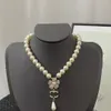 Diseñador Moda para mujer Collar de perlas de lujo Collar Colgante Cadena Cristal Chapado en oro de 18 quilates Latón Letra C Collar Declaración Accesorios de joyería