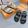 Sıradan Sandallar Tasarımcılar Ayakkabı Moda Yeni Altın Metal Tepe Hook Döngü Cowhide Bayan Ayakkabı Denim Düz Topuk Bayanlar Plaj Tasarımcısı Sandal 35-42