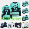 Män barn kvinnor hockey 19 jared mccann jersey 29 Vince Dunn 7 Eberle 10 Matty Beniers 37 Yanni Gourde 22 Oliver Bjorkstrand 17 Jaden Schwartz Andre Burakovsky Reverse