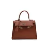 verkoop vrouwen schoudertas 6 kleuren eenvoudige en veelzijdige vaste kleur dik lederen handtas klassieke lychee handtassen elegante sfeer gouden buckle messenger tassen 8238