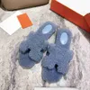 المصمم Oran Sandals Wool Slipper Slippers Flat Fur Slide Indoor Fluffy Furry Top جودة صندل شتاء شتاء مريح مع حجم الصندوق 35-42