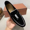 Tidig vår Nya avslappnade klänningsskor med guldspännen som dekorativ platt botten Bekväm promenadskor Designer Round Toe Lefu Shoes EU35-42 med låda