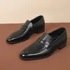 Scarpe eleganti slip on di lusso da uomo Scarpe mocassini italiane in vera pelle da uomo Scarpe casual da uomo formali Oxford di marca marrone nero 240110