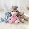 Outras artes e artesanato Urso de pelúcia fofo brinquedo de pelúcia de malha de lã conjunta arco urso boneca macia bebê calmante sono presente de casamento de aniversário infantil para crianças yq240111