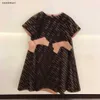 2024 Kahverengi Pamuklu Elbiseler Bow Tie Üstü Kız Elbiseleri Yaz Prenses Elbise Marka Tasarımcısı Çocuklar Kızlar İçin Kız Moda Etekleri İçin Pileli Elbise