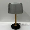Lampy stołowe Proste nowoczesne lampy nocne nordyckie lekkie luksusowe dekoracyjne studium sypialni salon kreatywne domowe szklane biurko