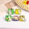 Hot Lapel Pins Cat Play Graj na huśtawce i szukaj kwiatów broszki dla kobiet zwierząt anime urocze szkodlice piny dla kobiet