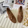 Designers lp platt skor mjuk botten loro casual sko kvinnor män loafers sommar loafer skor promenad höst vår läder high-end metall spänne bekväm klänning sko