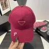 Fit Hat Luxury Beyzbol Kapağı Yaz Şapkası Casquette Mevcut Katı İşlemeli Mektuplar Güneş Koruyucu Şapka Pamuk Moda Şapkası Spor Boş Zamanlı Plaj Şapkası Seyahat Denim Kapakları