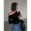 T-shirt da donna T-shirt sexy nera con spalle scoperte T-shirt a maniche lunghe slim tinta unita T-shirt basic femminile Primavera Autunno Abbigliamento coreano T-shirt