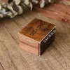 Personalisierte Verlobungsringbox aus Holz – personalisierte Ringbox mit 3 Schlitzen, Ringträgerkissen aus Holz, gravierte Ringbox aus Holz, Requisite 240110