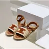 Lympia platte slides Raffia sandalen Triomphe verfraaid Enkelbandje open tenen luxe ontwerper voor dames vakantieflats gladiator sandaal fabrieksschoenen maat 35-42