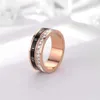Designer Band Ring Anneaux de luxe pour hommes femmes titane acier gravé lettre motif amoureux bijoux adaptés à de nombreuses applications 451 862