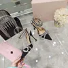 High 410 Sandals 2024 Heels Rhinestone Bowknot Women’s Shoes مدببة بإصبع أخمص القدمين الخناجر الخناجر المجوفة