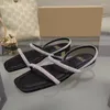 Sandali Buty dla kobiet 2024 Summat Square Głowa otwarta stóp Silver Rhinestone Casual Beach Flat