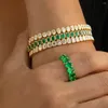 Charm-Armbänder Damen-Armband mit grünen CZ-Tennisketten und rechteckigem Zirkonia in Goldfarbe, Modeschmuck