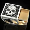 Bagues de cluster Unique Vintage Punk Skull Men039s Bague Secret Compartiment Memorial Souvenir Cinerary Cercueil Cercueil Pour Hommes Hip Ho325207S