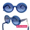 Designer solglasögon Instagram solglasögon av samma stil för kvinnor trendiga highend solglasögon små doftande runda rampärlkedja fashionabla c familj solglasögon