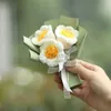 Andra konst och hantverk Mini Flower Bouquet Artificial Flower Hand Sticked Daisy Crochet Tulip Wedding Valentine's Day Gifts Birthday Party Home Decor YQ240111