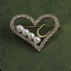 Femmes Broches Designer G Coeur Broche De Luxe Broches Bijoux De Mode Filles Broche Marque Ornements Broche Accessoires De Mariage Perle Broche