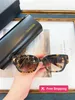 Lunettes de soleil de créateurs En , la blogueuse de mode féminine BB Sunglasses achètera des lunettes de soleil du même type pour le shooting street po UQQ5