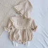 Spring Baby Girl Romperhat Bodysuit Stroje z długim rękawem 2PCS Bawełniany lniany koronki Ruffles Dziewczyny Ubranie dla dzieci 024m 240110