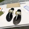 Chinelo elegante mulher sandálias flip flops de alta qualidade deslizamento com sapatos planos clássicos tanga chinelos design disponível em tamanhos da ue 35-42