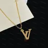 Gold Jewelry L Pendant Necklace Designer for Women Charm Chains Luxury Chain Necklaces Classic Ladies Jewlery Brand Womens Trendy Jewelrys CYD24010906