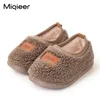 Inverno crianças sapatos internos bebê criança macio antiderrapante cordeiros lã quente sapatos casuais primeiro walker meninos meninas chinelos de algodão peludo 240110