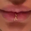 Takı 1 adet hipoalerjenik dudak manşet çapraz şekilli sahte dudak halkaları 925 STERLING Gümüş Altın Piercing Vücut Mücevher Septum 20G YENİ