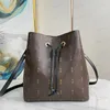 10A NEONOE BB BB BEUT SAG QUELONS LUXE SAG SAG DIEUX MADIALS SAL SAUT-COUPE MIDE Large DrawString Leather Classic Handbag Cococick_BAG3