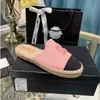 Dhgate Lady Espadrilles Fashion Designer CC Shoe for Womens Man Tolevas Casual Shoes pêcheurs pêcheurs de tissu Tazz Tazz Luxury Summer Beach Slipper Chaussures plates basse