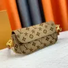 حقائب محفظة مصممة M82220 Womens Flap Baguette Bag حقيبة من الجلد الأصلي صليب الجسم كتف الكتف