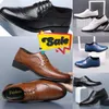 Najwyższej jakości komfortowe buty biznesowe dla mężczyzn formalne skórzane buty męskie buty proste designerskie mokasyny buty Men Flats Wedding