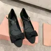 Quadrato con fiocco francese con Mary Jane Shoes da donna retrò primavera ed estate 2024 una parola con morbida pelle in scarpe con tacco singolo