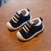 Spring Infant Shoes Buty Dziewczęta chłopcy swobodny płótno buty miękki dno wygodne bez poślizgu dziecięce dziecko butów butów 240110