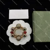 Broches rouges Vintage pour femmes, broches dorées avec boîte, épingle d'affaires pour cadeau d'anniversaire