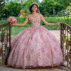 Ball Hellrosa glänzende Quinceanera-Kleider mit Umhang16 Party glitzernde Spitzenapplikationen Aschenputtel 16 Prinzessinnenkleid Vestidos 15