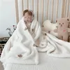 Mjuk fleece tecknad björn broderi spädbarn täcke filt född baby swaddle sovande filt barnvagn filt 240111