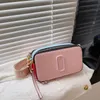 Designväska flerfärgad kamerapåse klassisk mini handväska kvinnors bred axelväska och lyxig läder flash axelväska plånbok